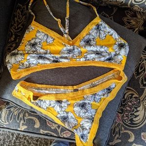 Matching bra and panties, ladies large